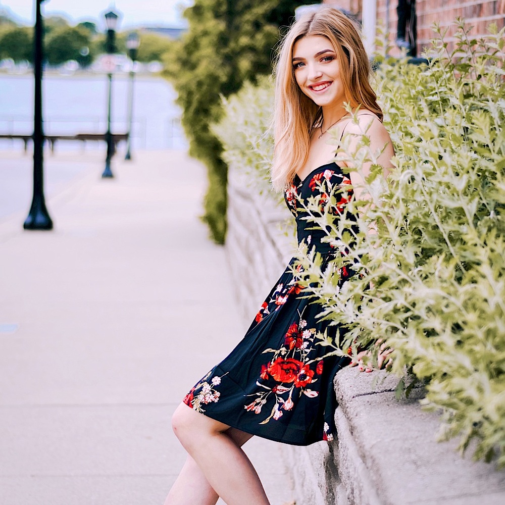 Mid-day mini dress🌹